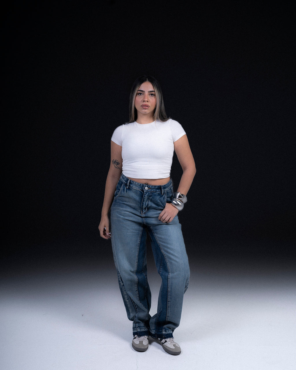 BLUE OUTLINE JEANS