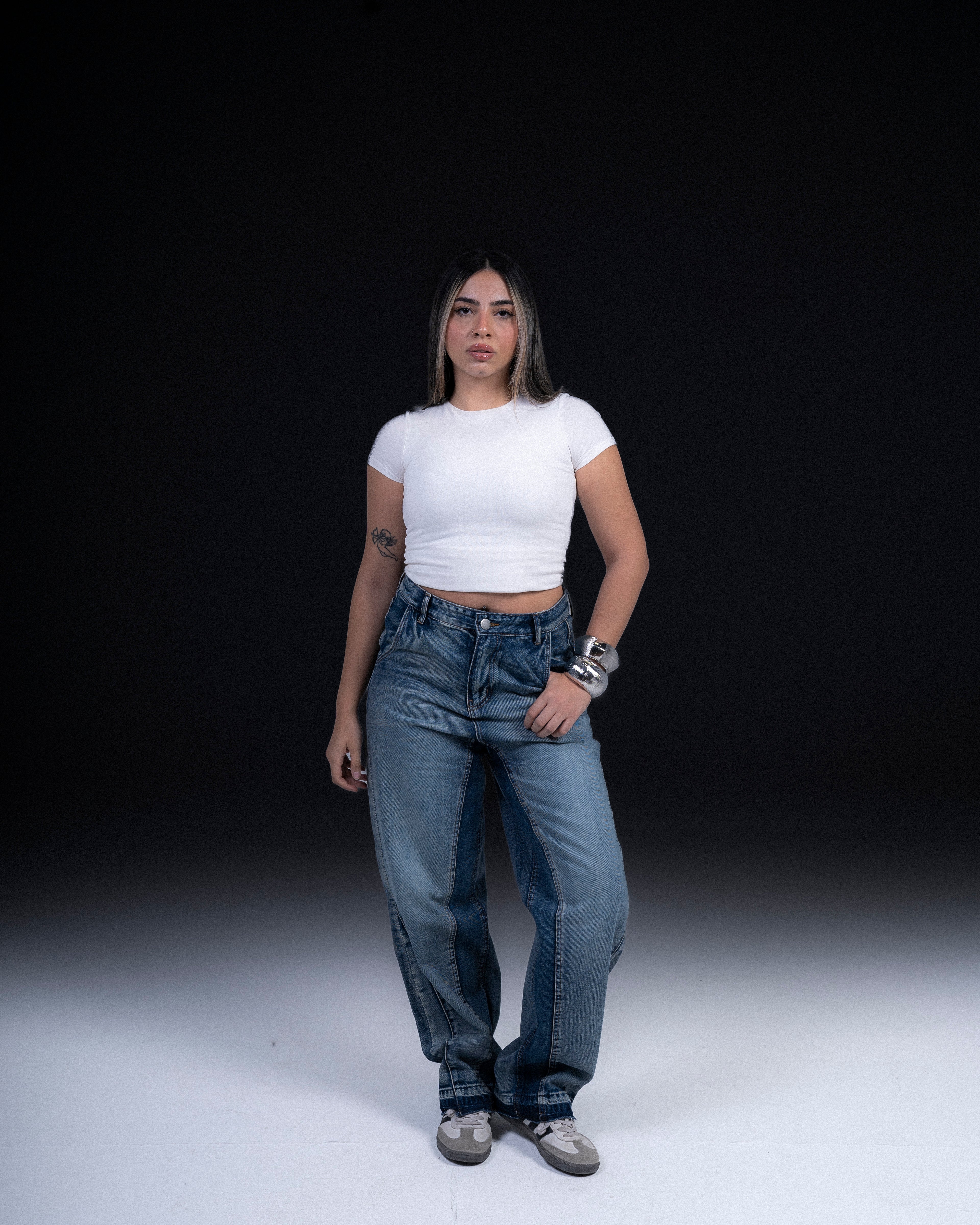 BLUE OUTLINE JEANS