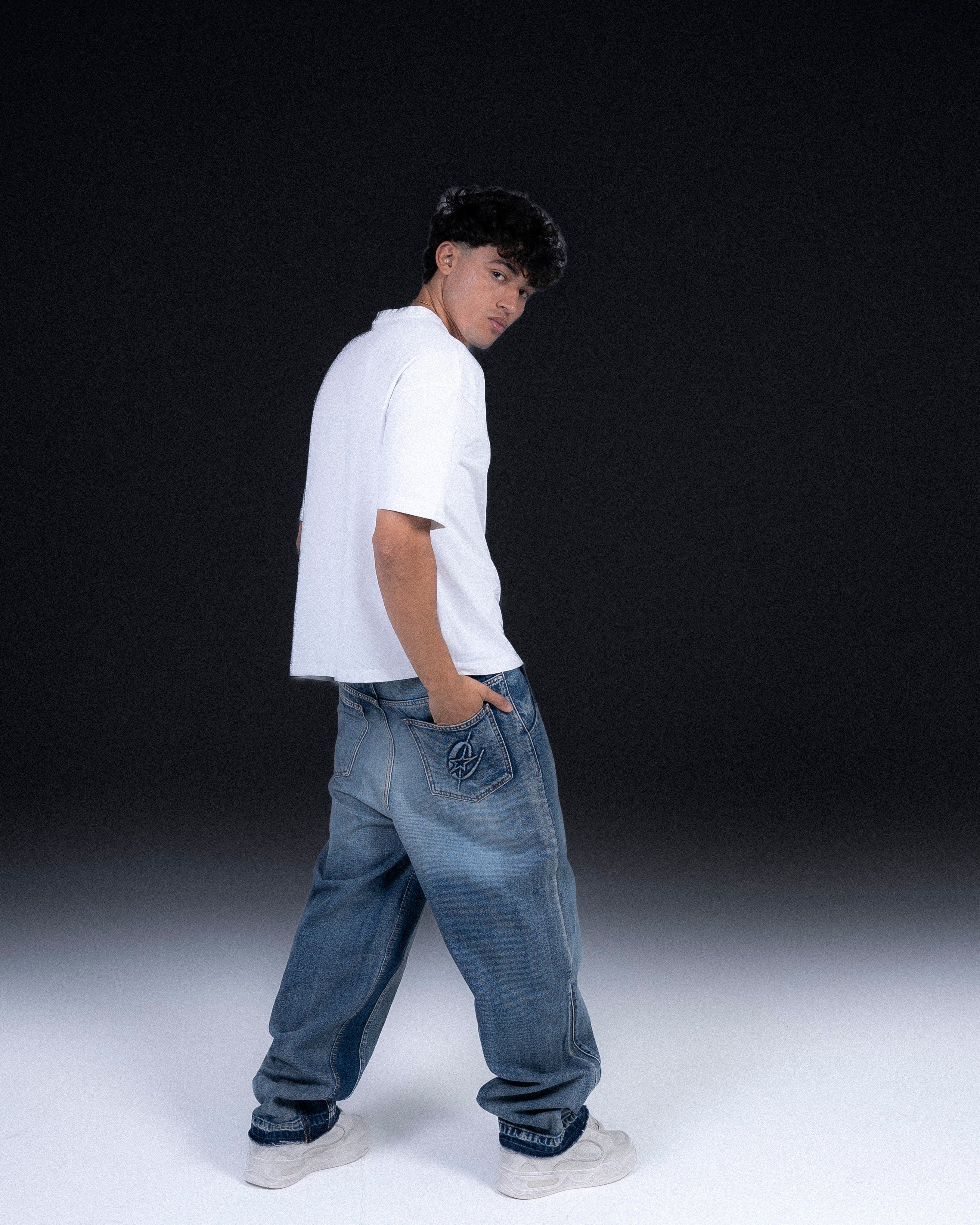 BLUE OUTLINE JEANS