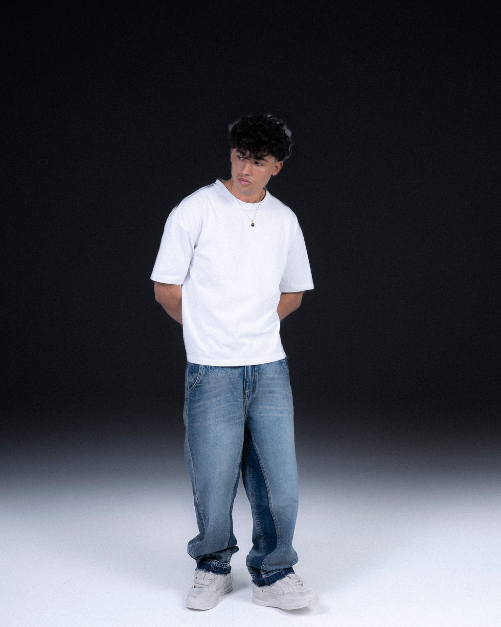 BLUE OUTLINE JEANS
