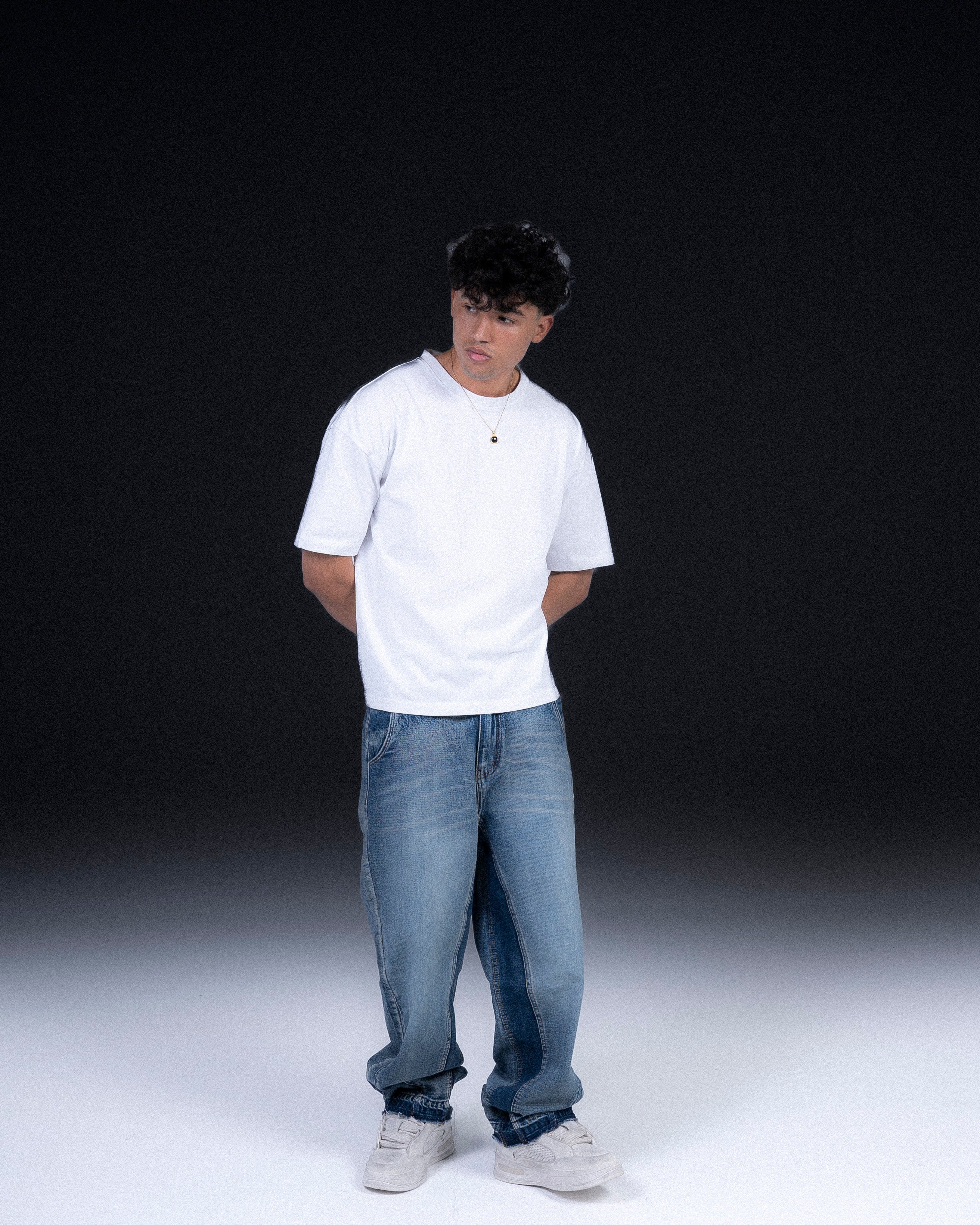 BLUE OUTLINE JEANS