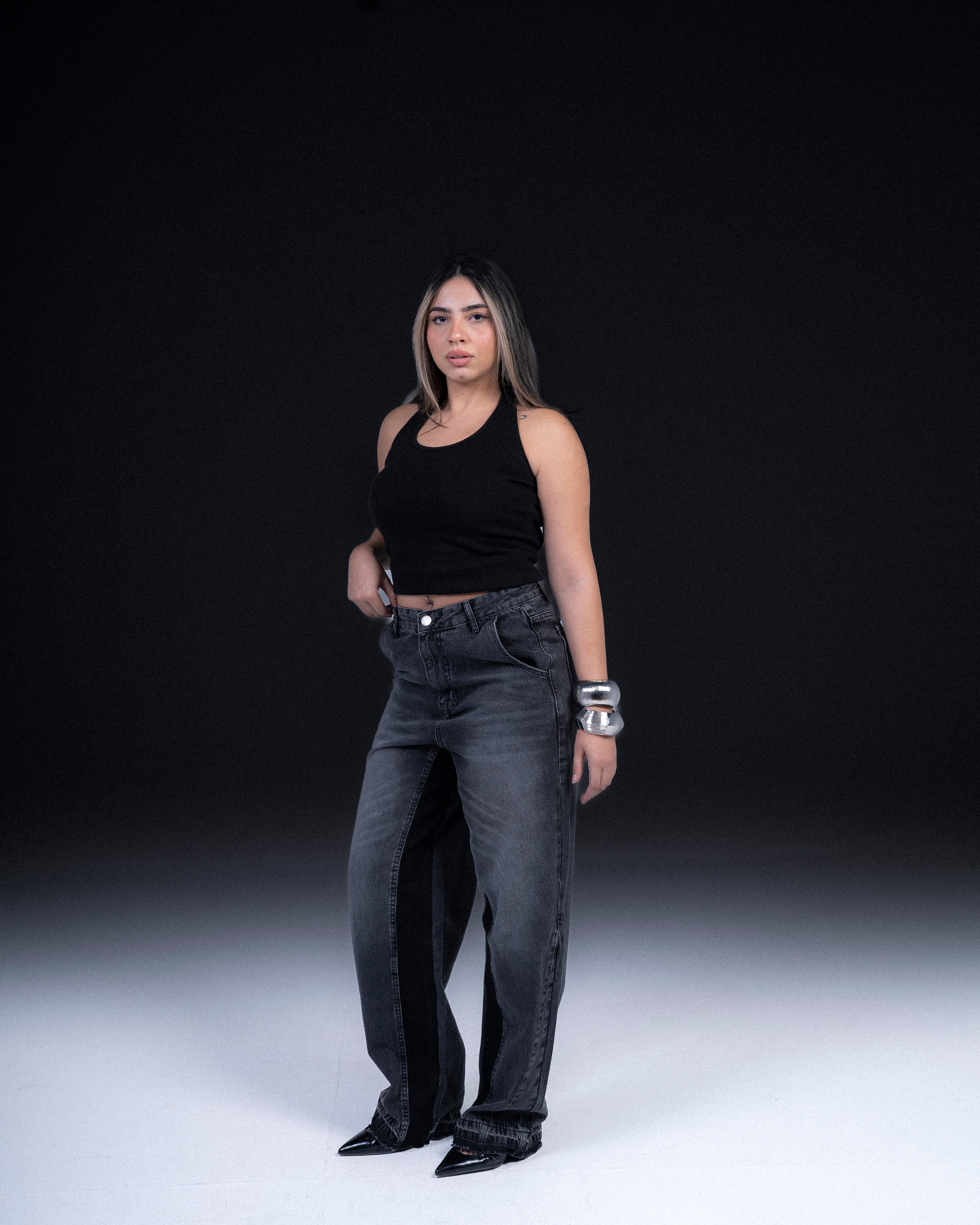 BLACK OUTLINE JEANS