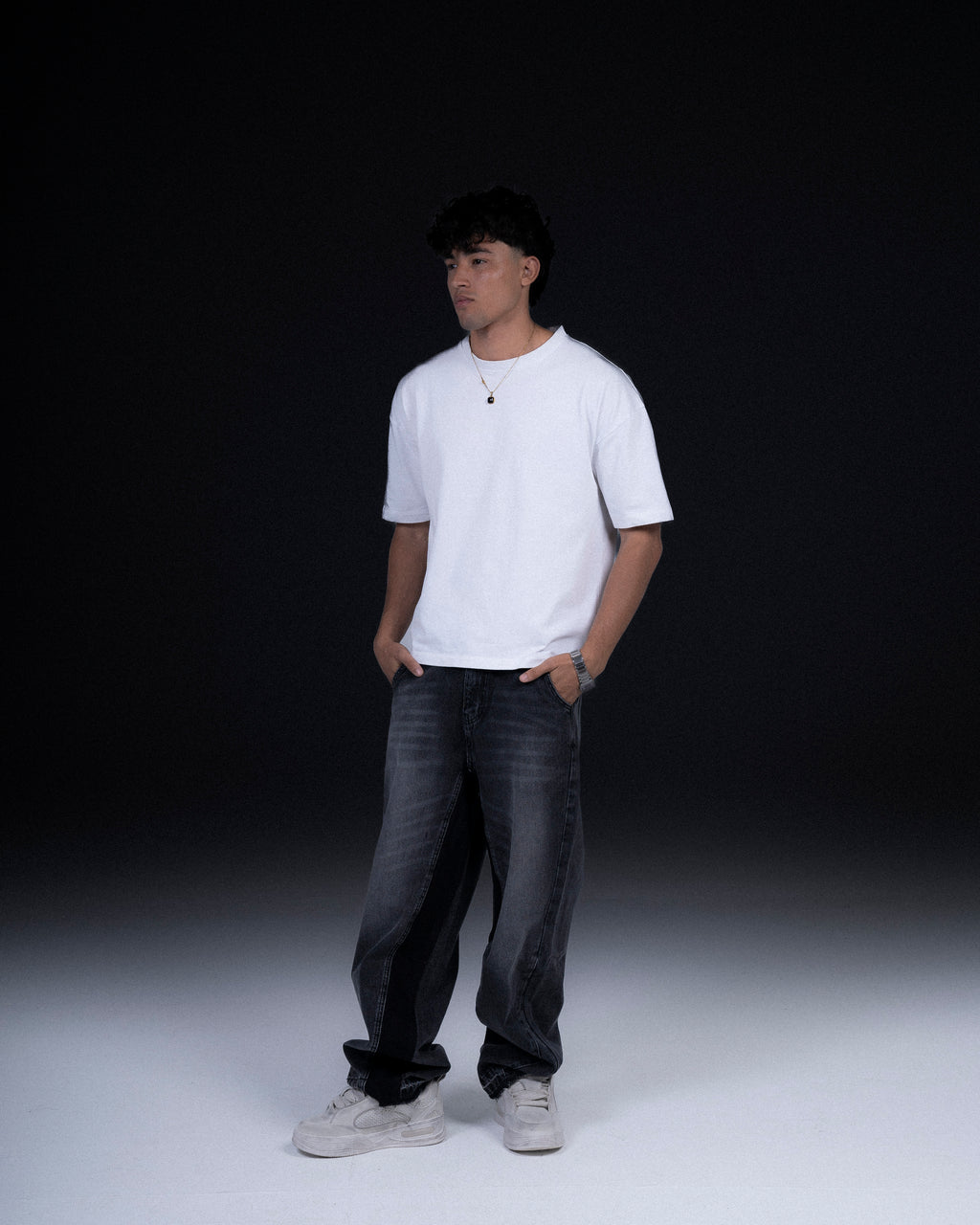BLACK OUTLINE JEANS