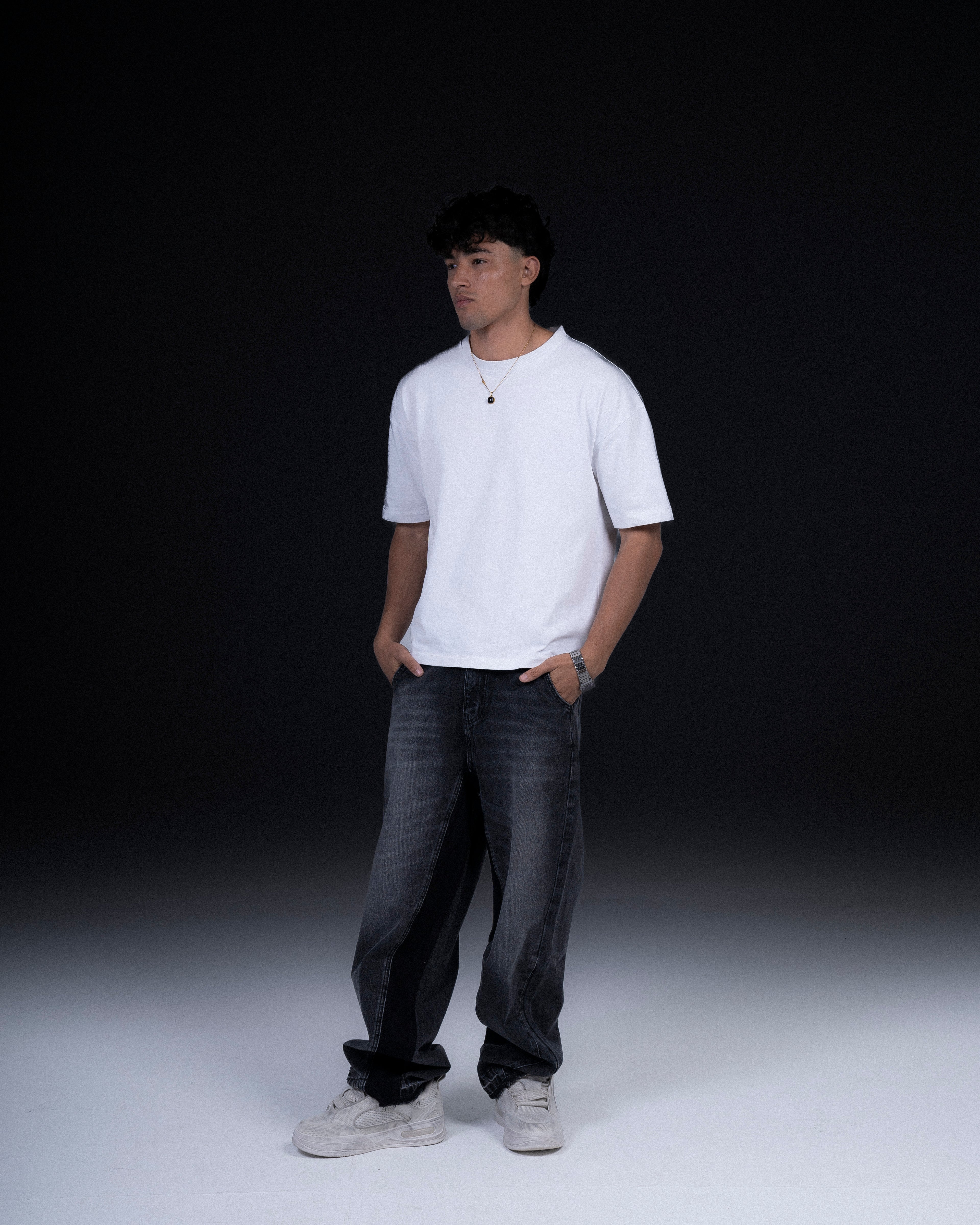 BLACK OUTLINE JEANS