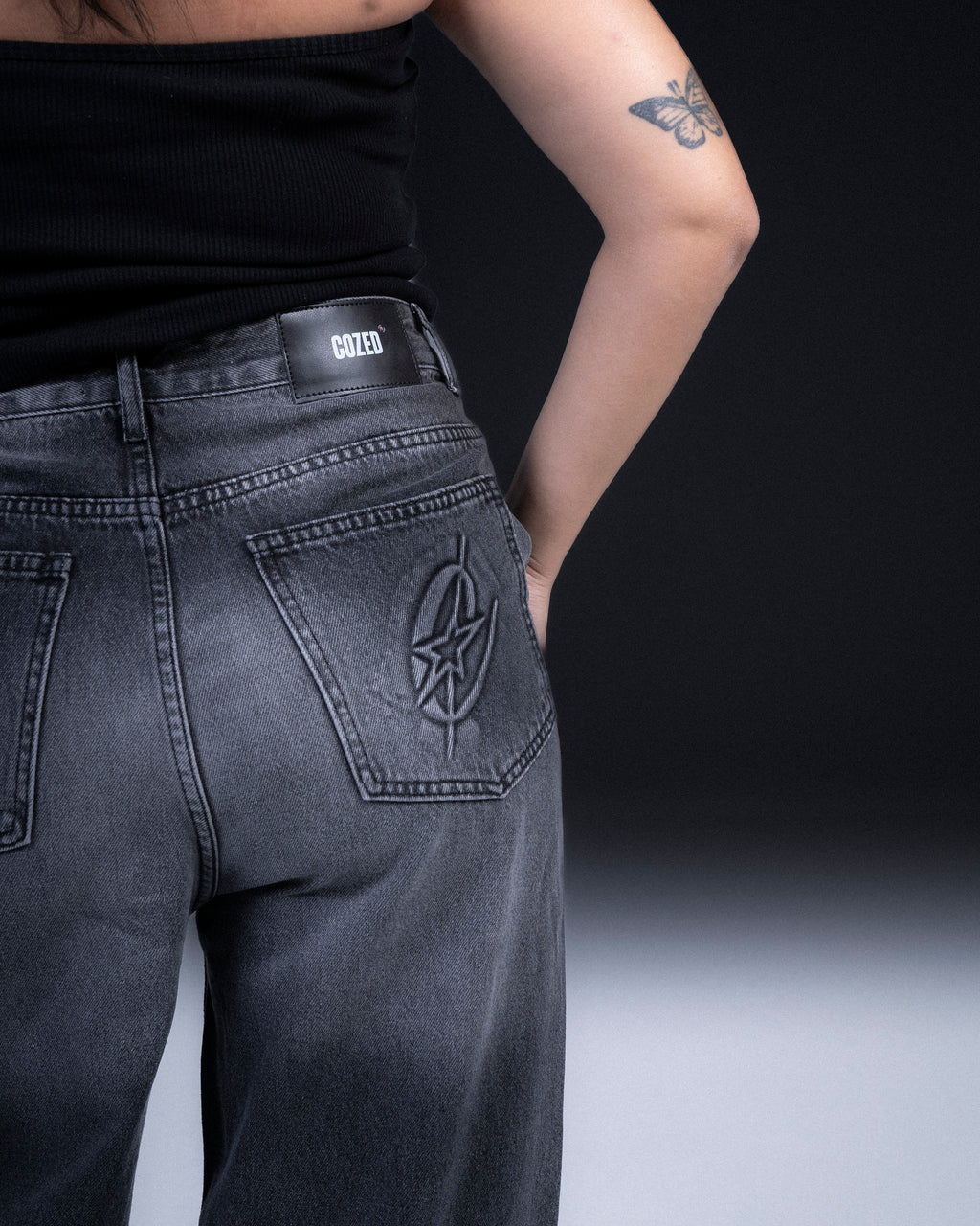 BLACK OUTLINE JEANS