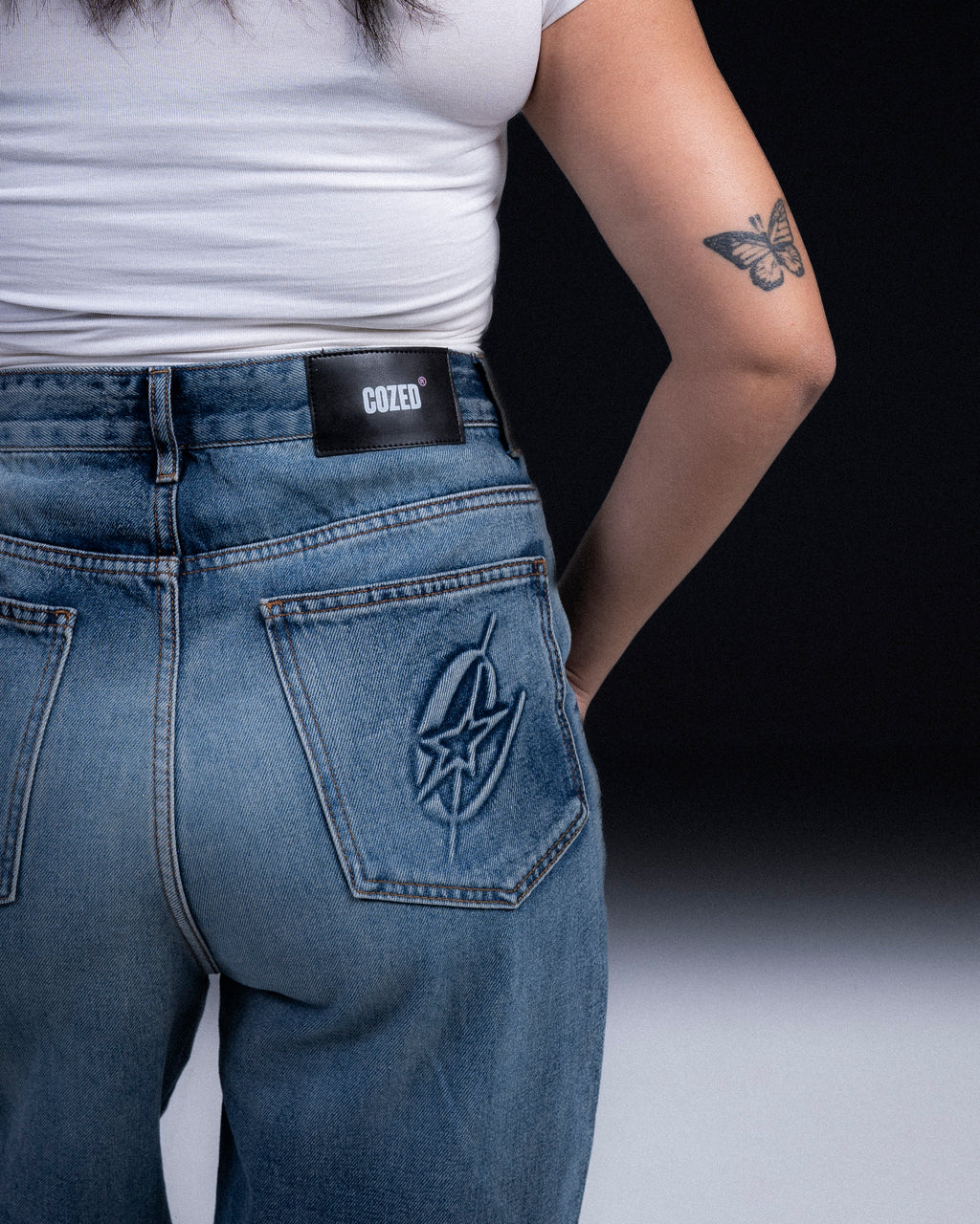 BLUE OUTLINE JEANS