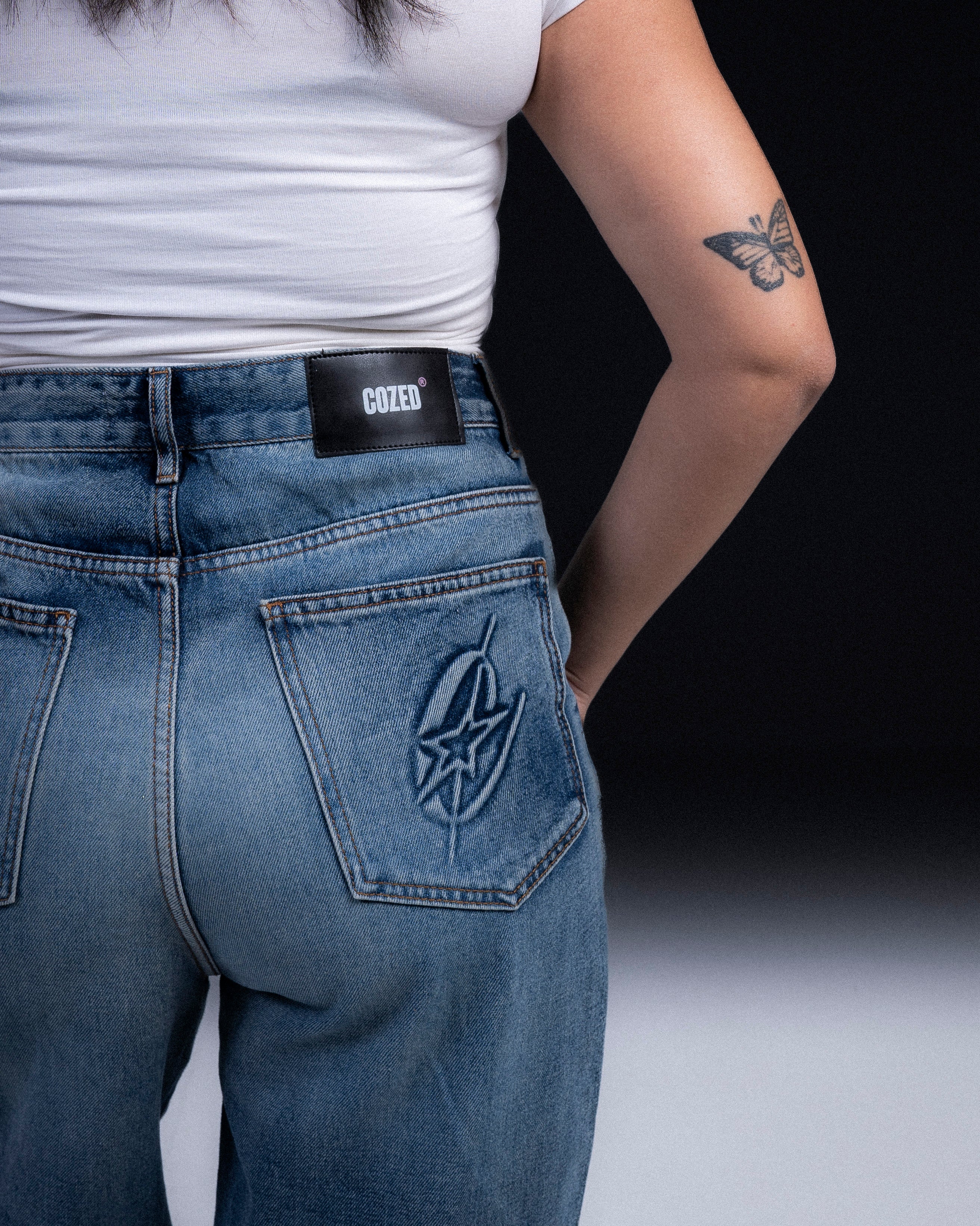 BLUE OUTLINE JEANS