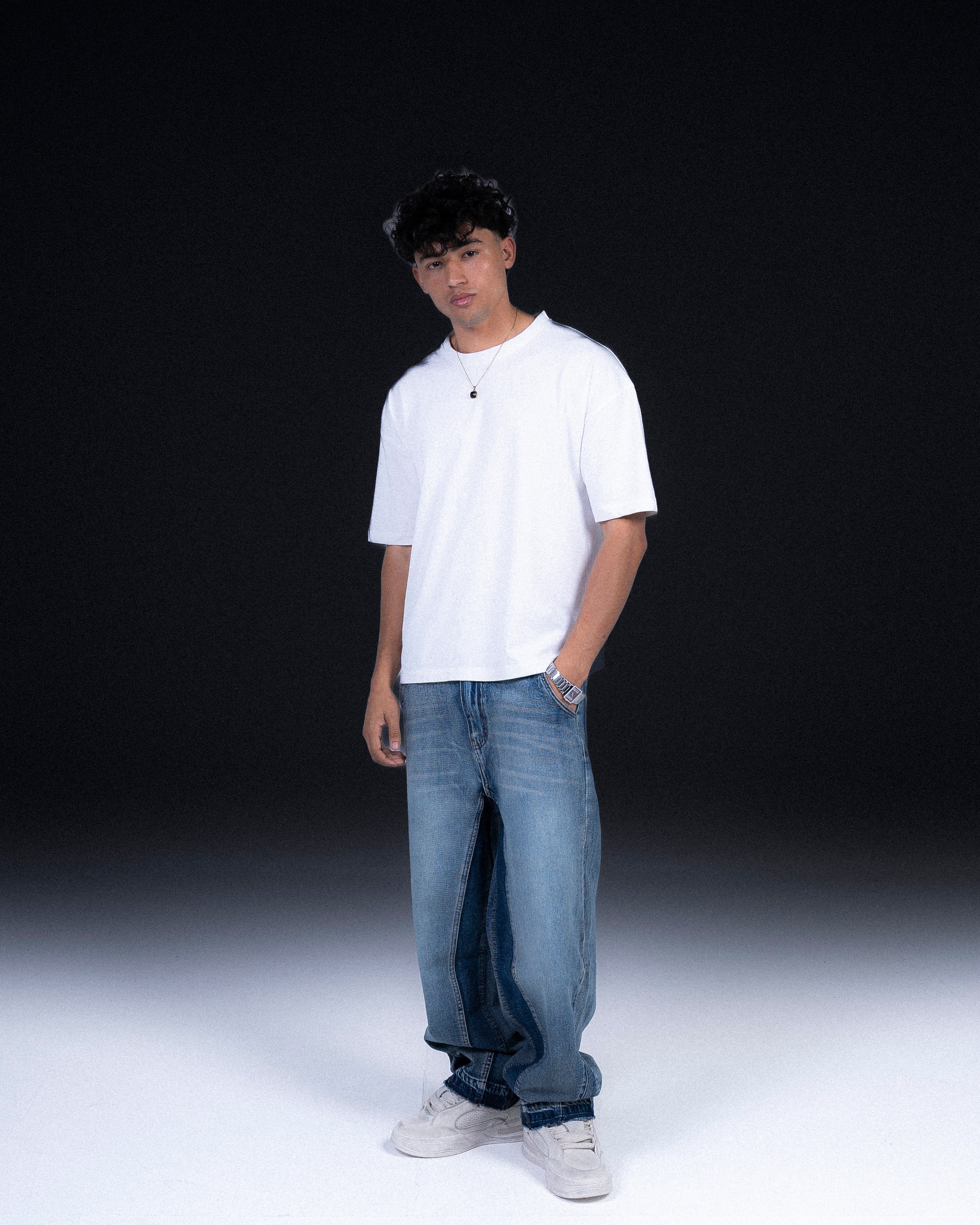 BLUE OUTLINE JEANS
