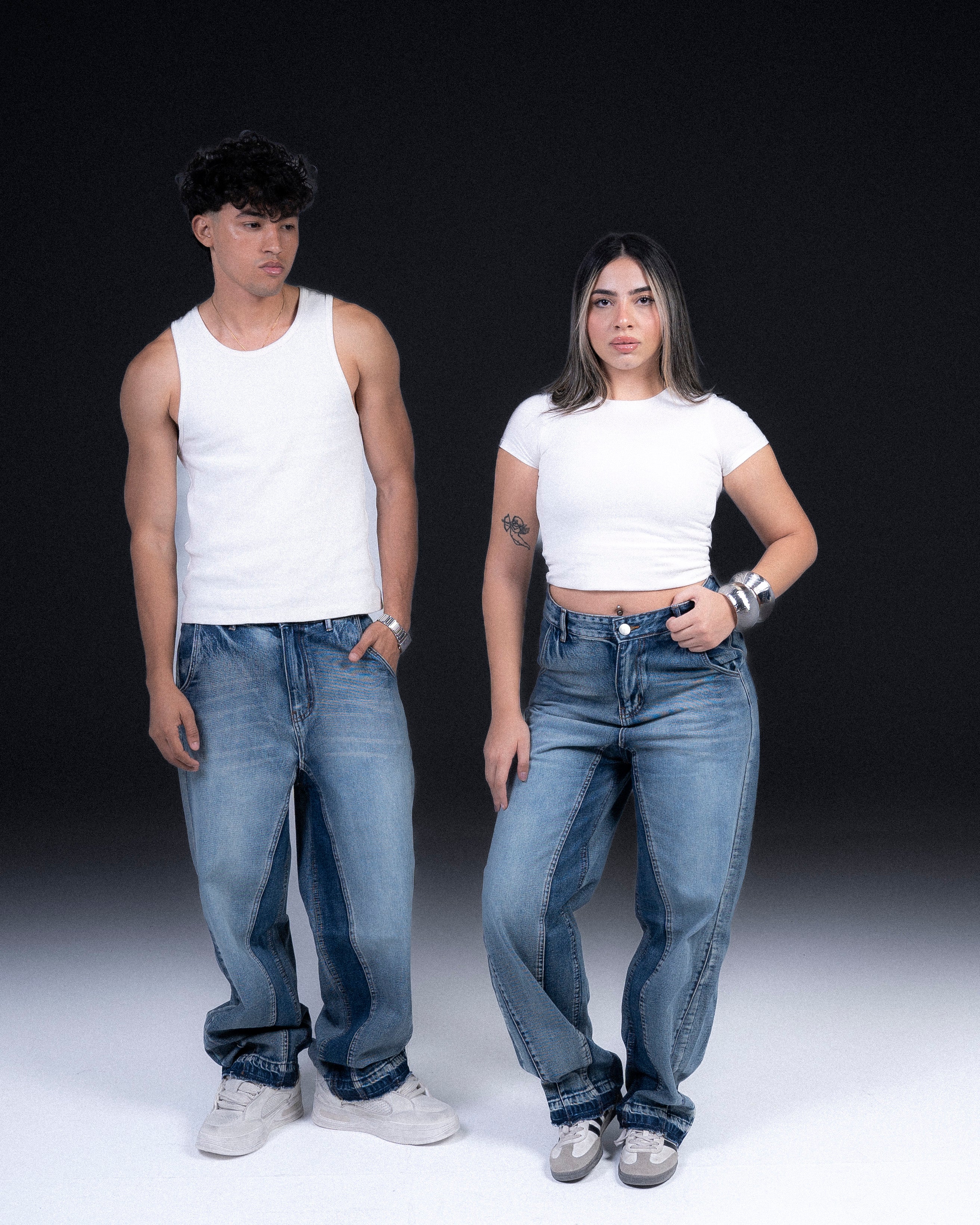 BLUE OUTLINE JEANS