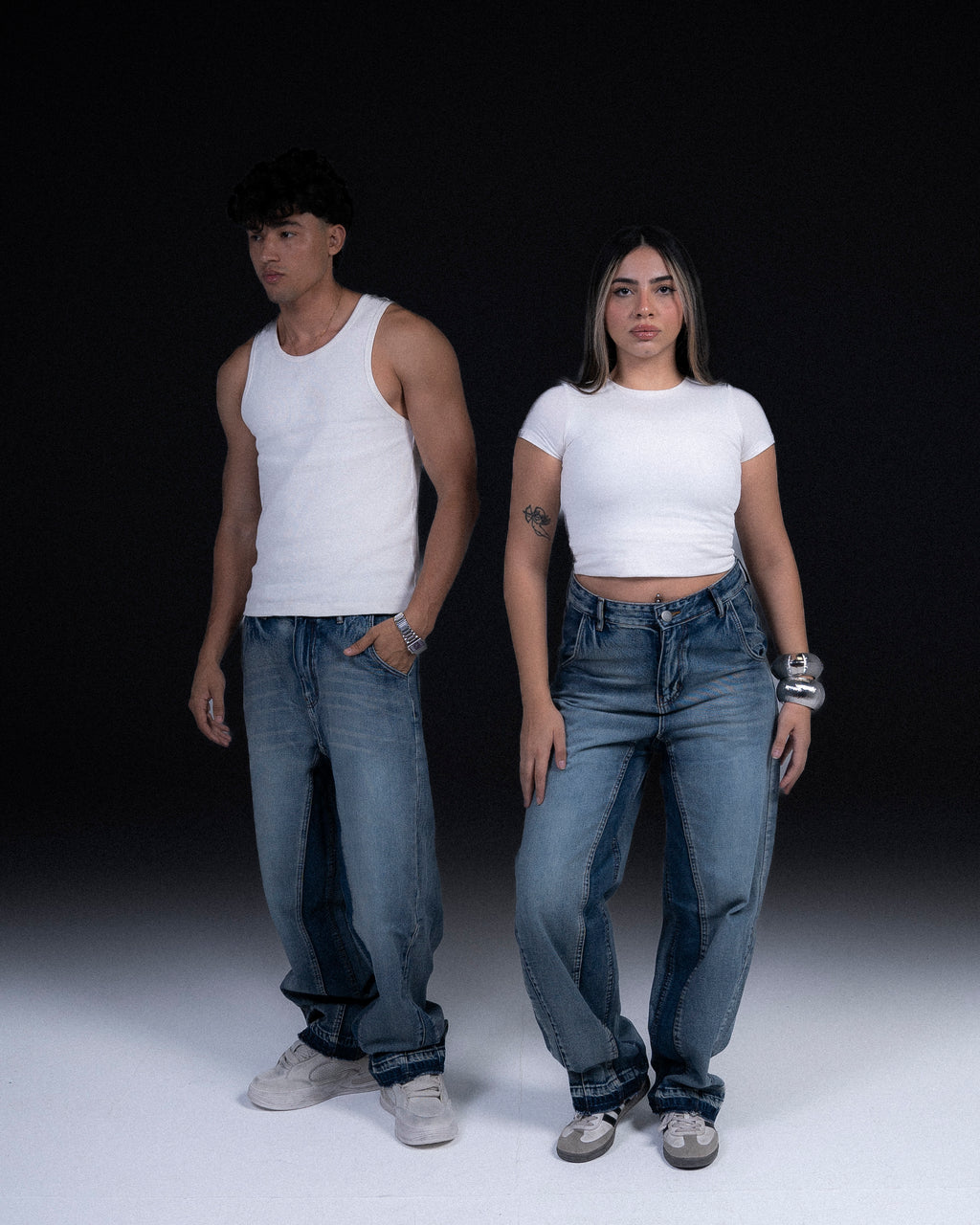 BLUE OUTLINE JEANS