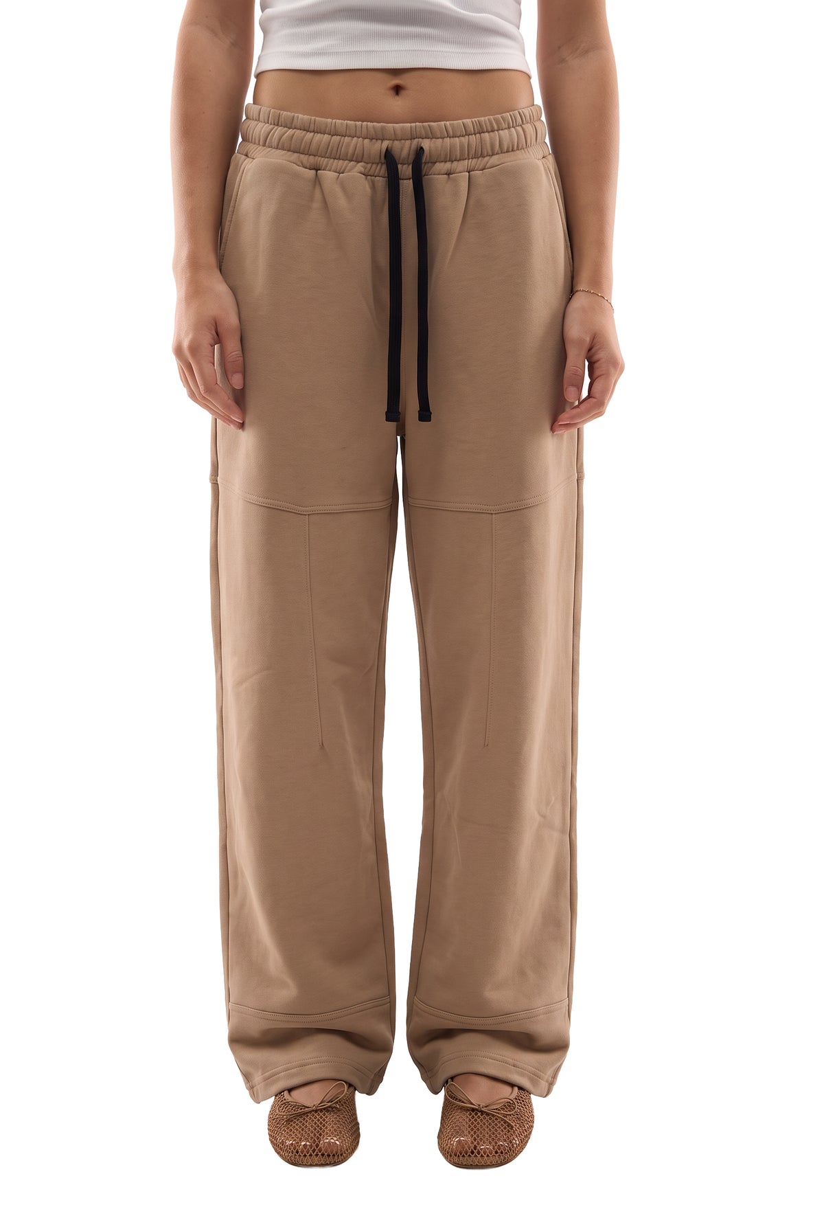 Cozed Basic Sweatpants front on model